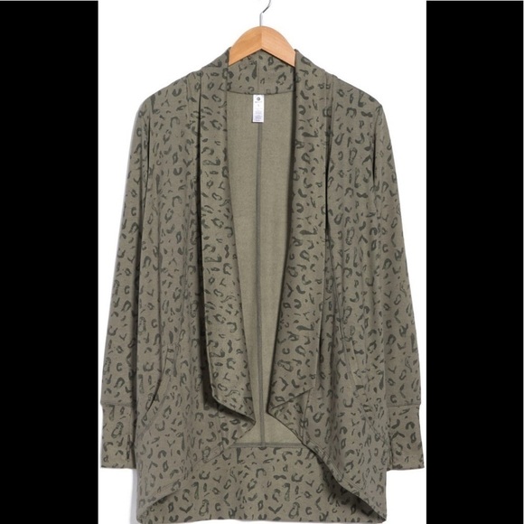 90 degree by Reflex Green jacket/cardigan. NWT - Picture 2 of 3